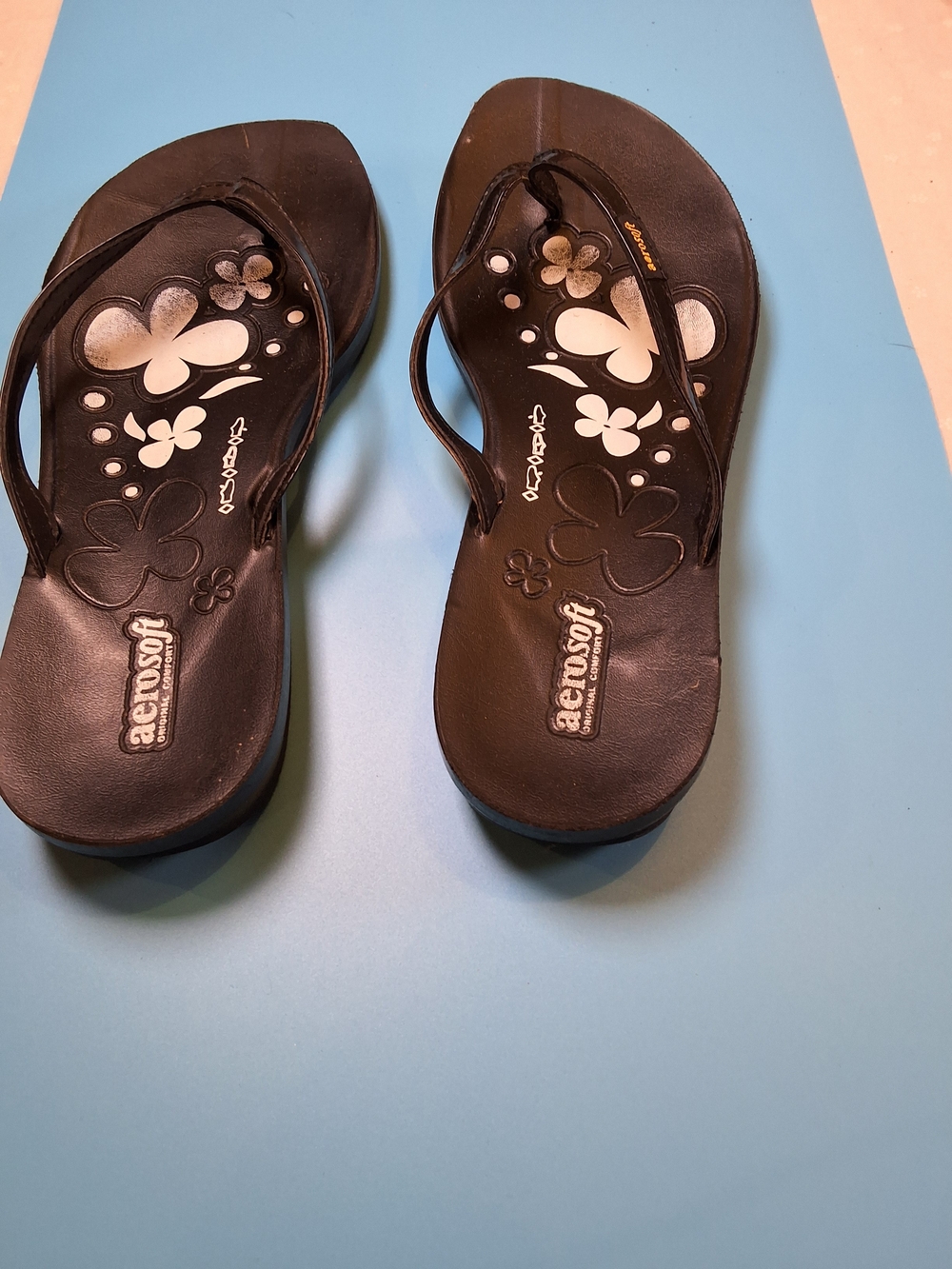 Aerosoft Black Floral Flip Flop Sandals for Women